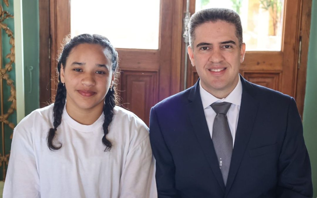 Liliana fue ministra del MITIC en el Día Internacional de la Niña