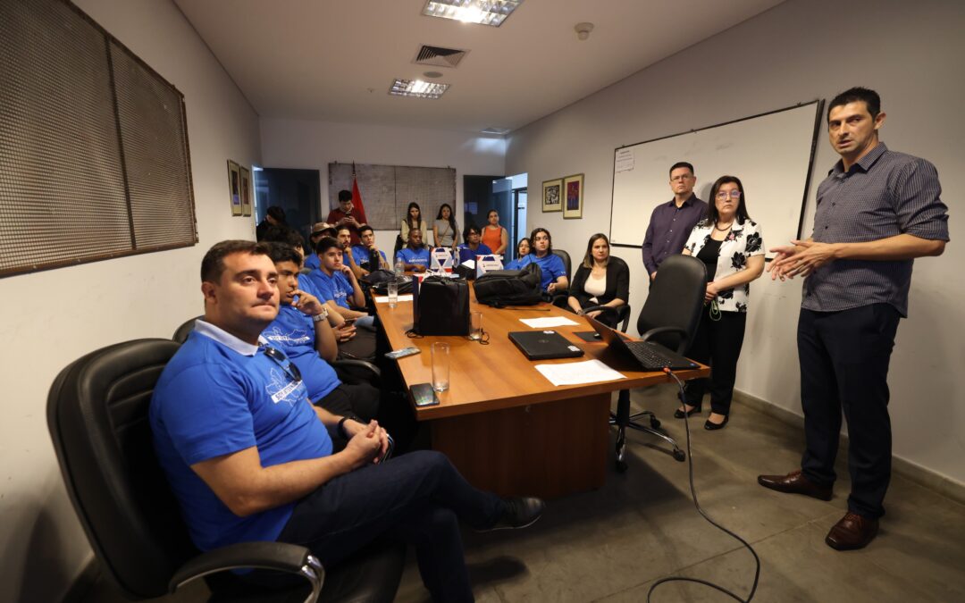 Estudiantes de Ingeniería en Software de la Universidad de Antioquía visitaron las oficinas del MITIC