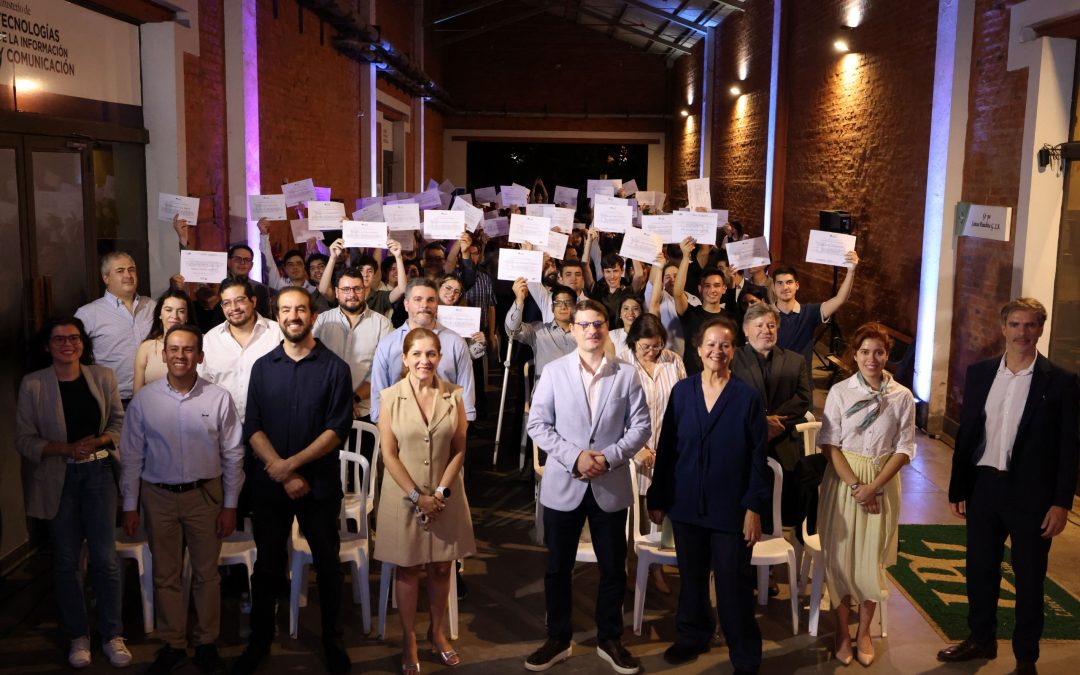 Becarios de Bootcamp TIC 2024 recibieron sus certificados de graduación