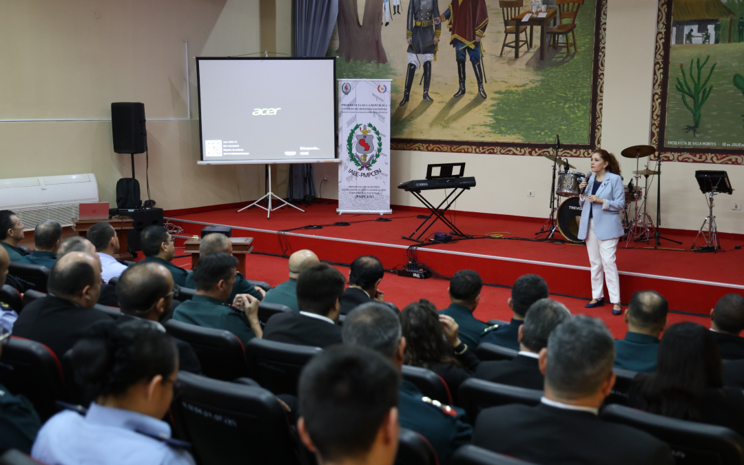 MITIC expuso detalles del Distrito Digital a cursantes de maestría del IAEE
