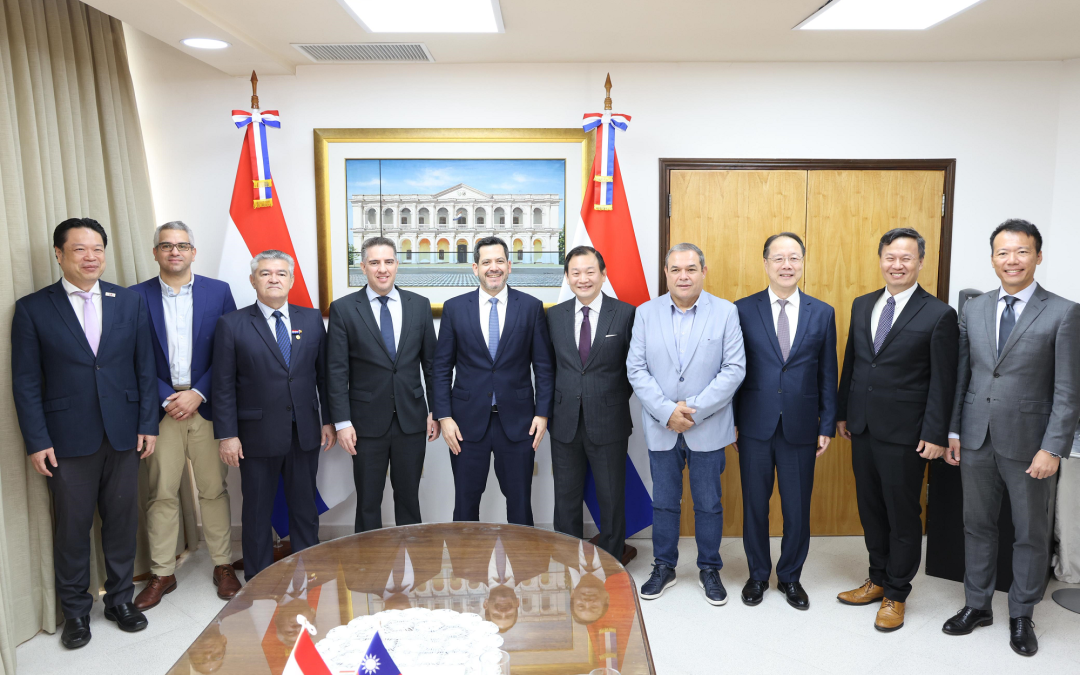 Con acompañamiento del MITIC, delegación taiwanesa comparte con Diputados experiencia sobre uso de la IA