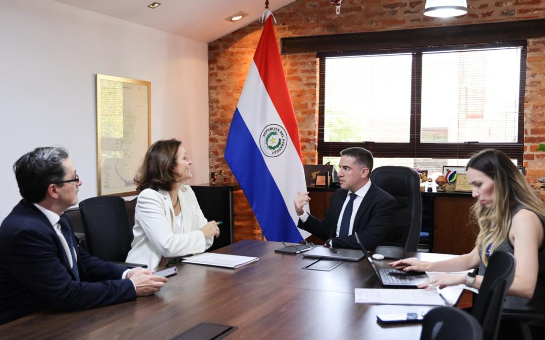 Ministro Villate y directora de la OCDE comparten visión sobre tecnología al servicio del ciudadano