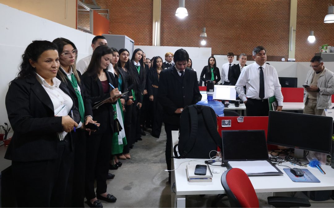 Universitarios visitan el MITIC para conocer de cerca la gestión tecnológica del Estado
