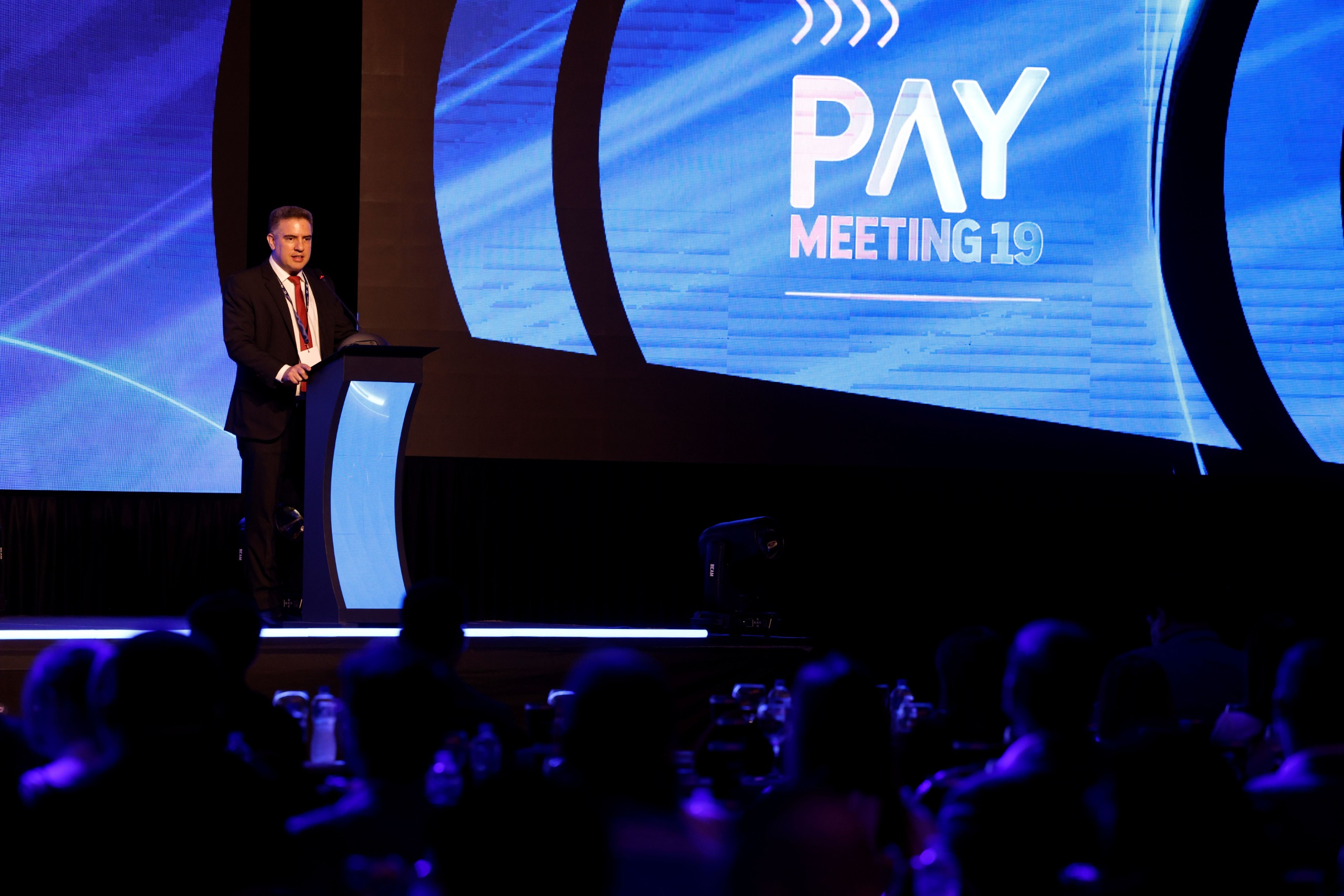 Ministro Villate comparte visión del gobierno sobre el ecosistema de tecnología financiera en apertura de Pay Meeting 19